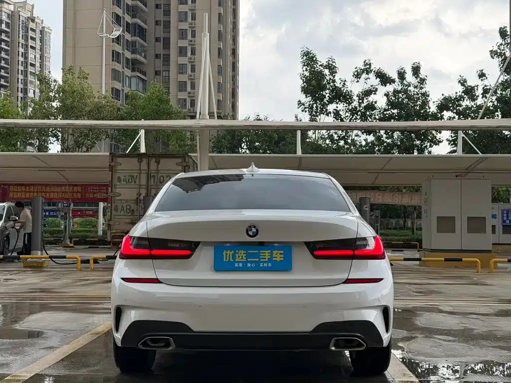 2022 BMW 3 Series 320Li M Sport Package — миниатюра 8