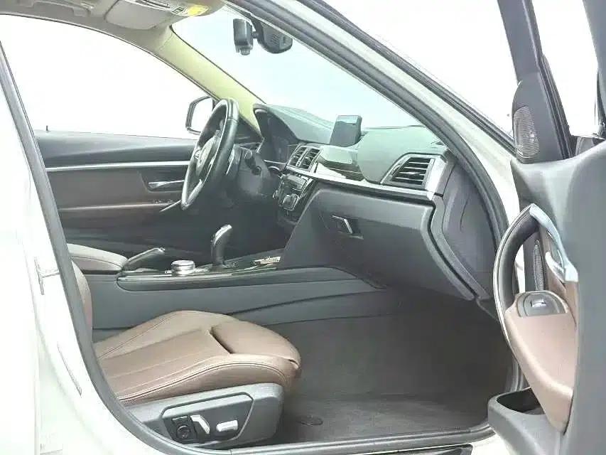 2018 BMW 3 Series 330Li M Sport Shadow Edition — миниатюра 7
