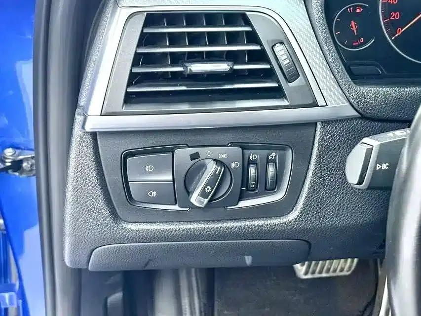 2018 BMW 3 Series 320i M Sport Shadow Edition — миниатюра 8