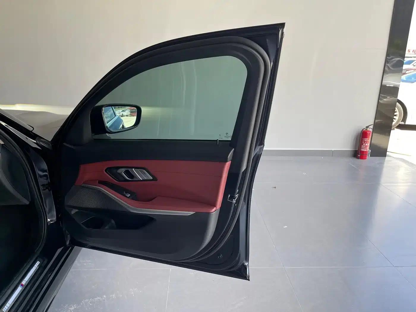 2022 BMW 3 Series 325i M Sport Package — миниатюра 24