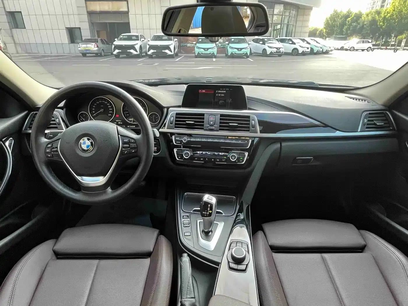 BMW 3 Series 2018 320Li Fashion Edition — миниатюра 9