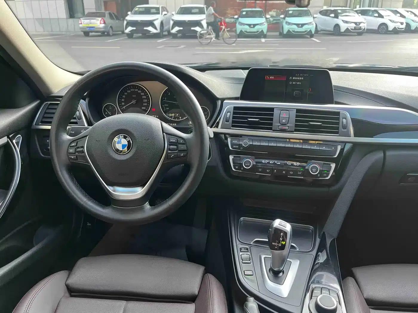 BMW 3 Series 2018 320Li Fashion Edition — миниатюра 10