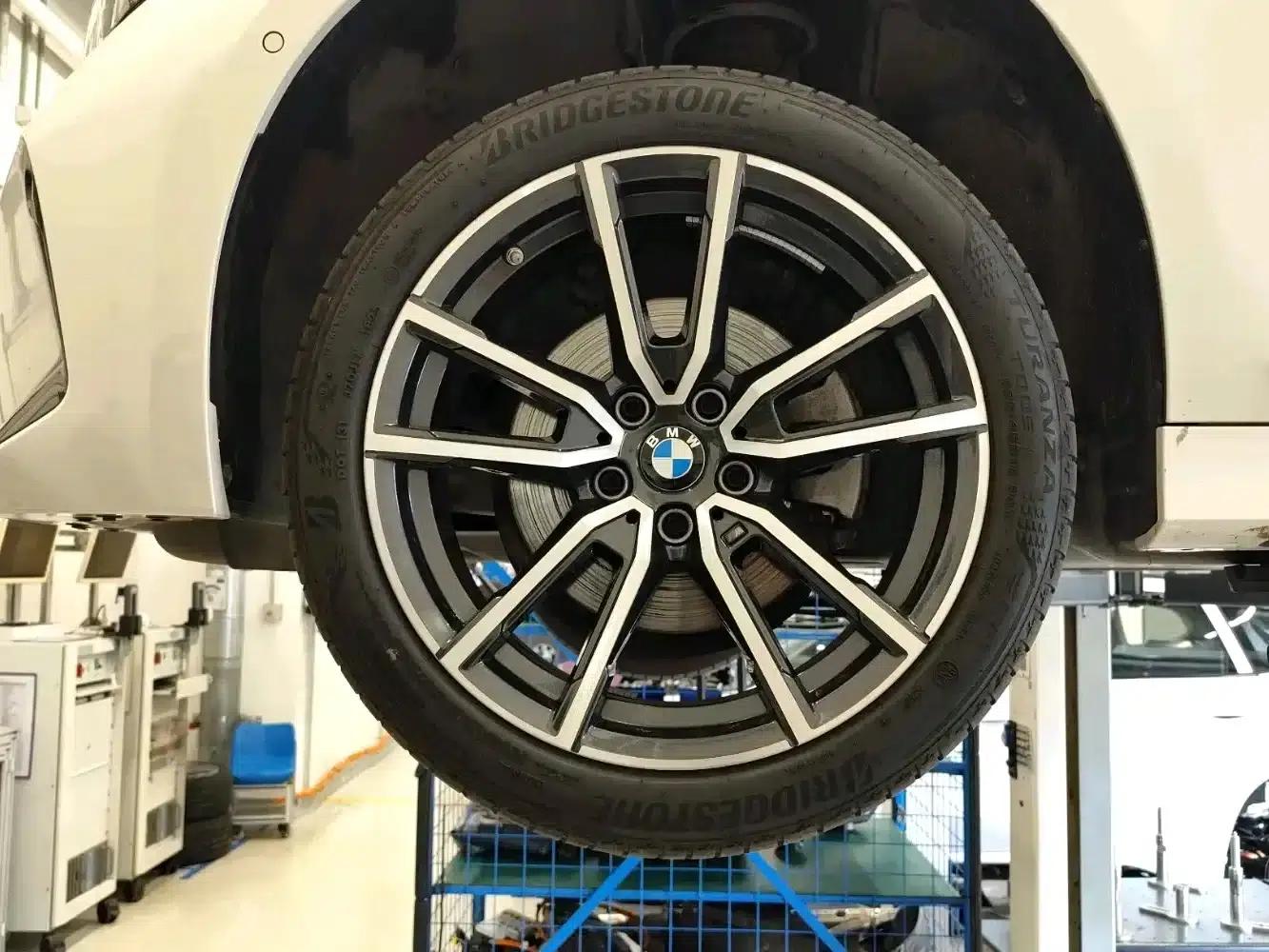 2025 BMW 3 Series 325i M Sport Package — миниатюра 15