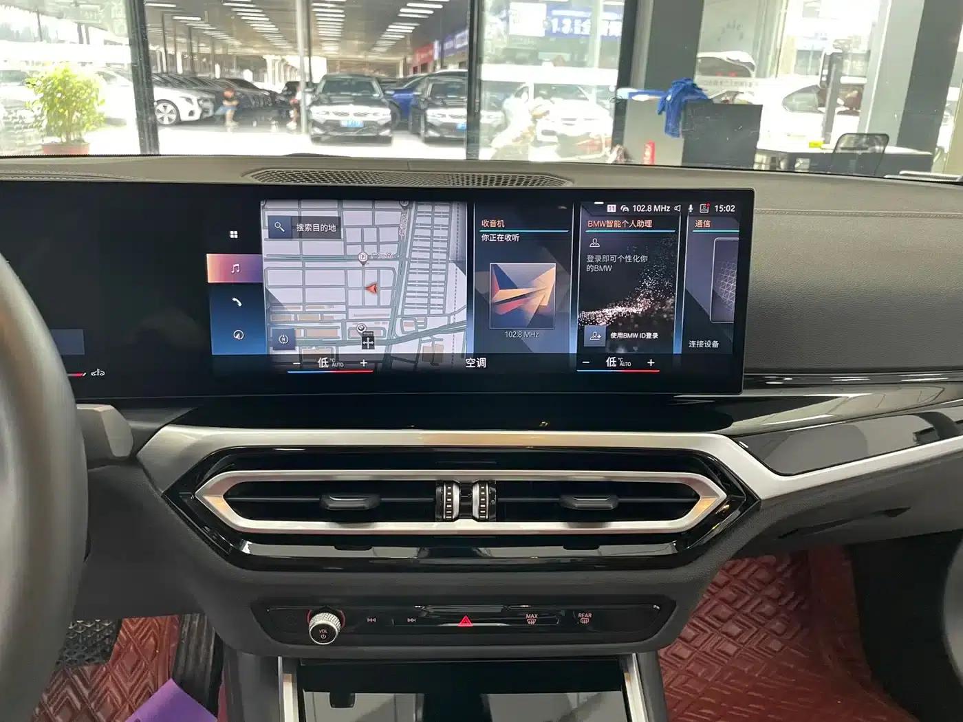 2023 BMW 3 Series 320Li M Sport Package — миниатюра 10