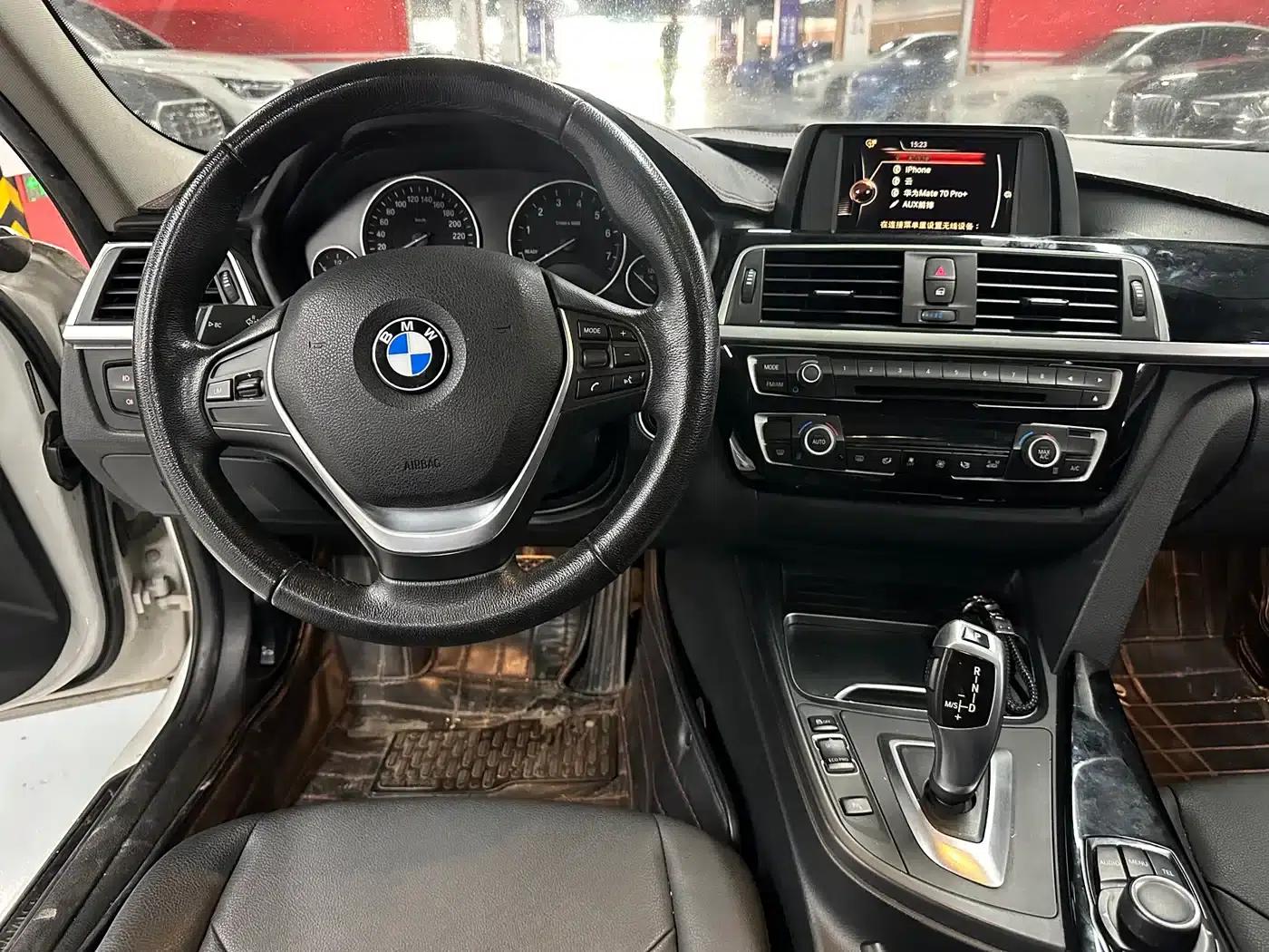 2017 BMW 3 Series 320Li Fashion Edition — миниатюра 11