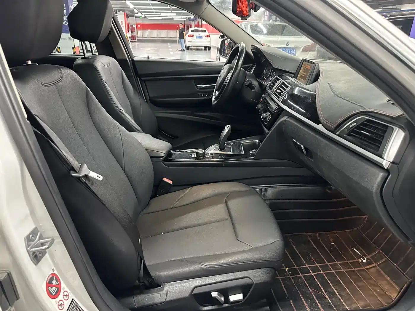 2017 BMW 3 Series 320Li Fashion Edition — миниатюра 13