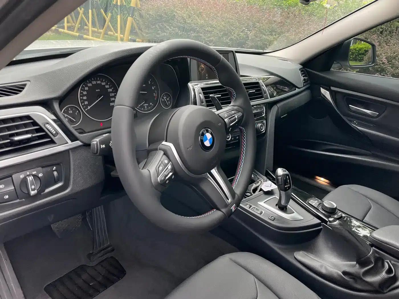 2017 BMW 3 Series 320Li Fashion Edition — миниатюра 11