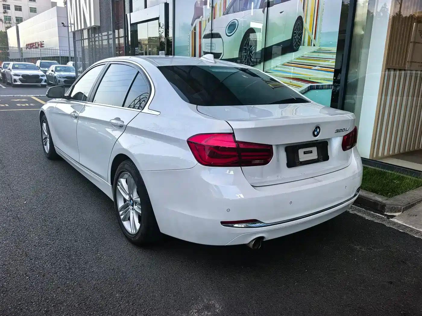 2016 BMW 3 Series 320Li Fashion Edition — миниатюра 13