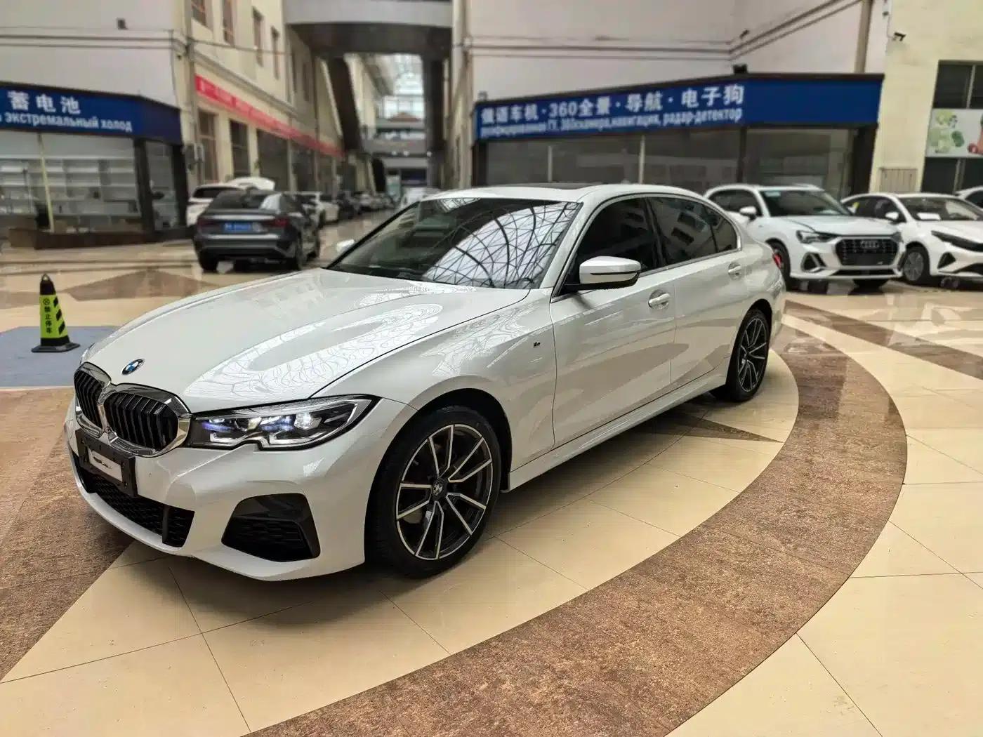 2022 BMW 3 Series 320Li M Sport Package — миниатюра 1