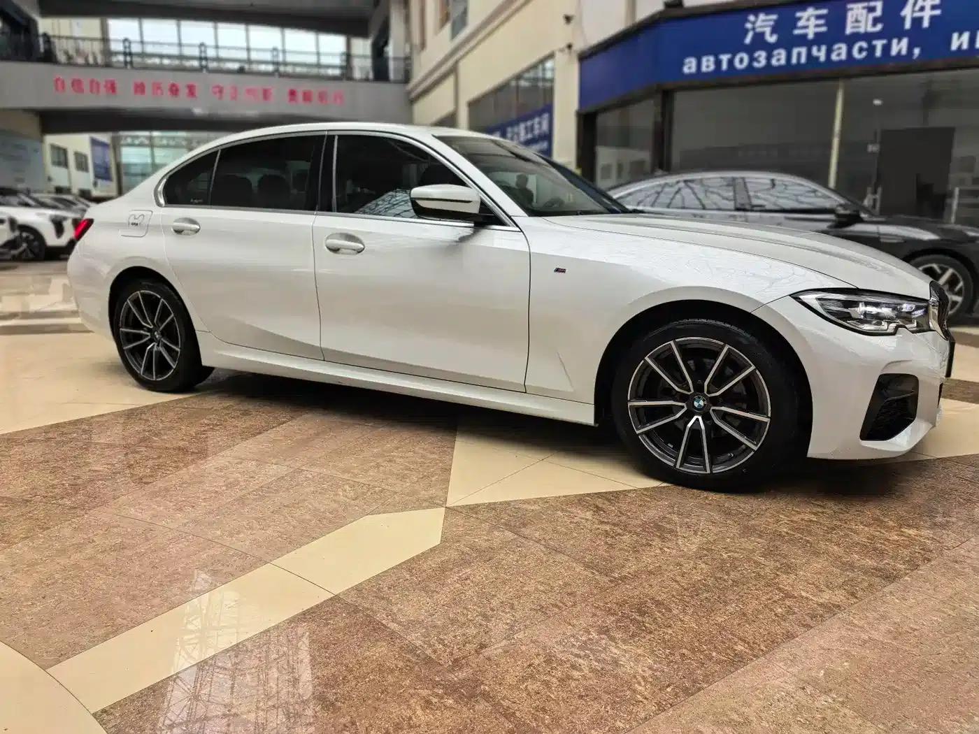 2022 BMW 3 Series 320Li M Sport Package — миниатюра 4