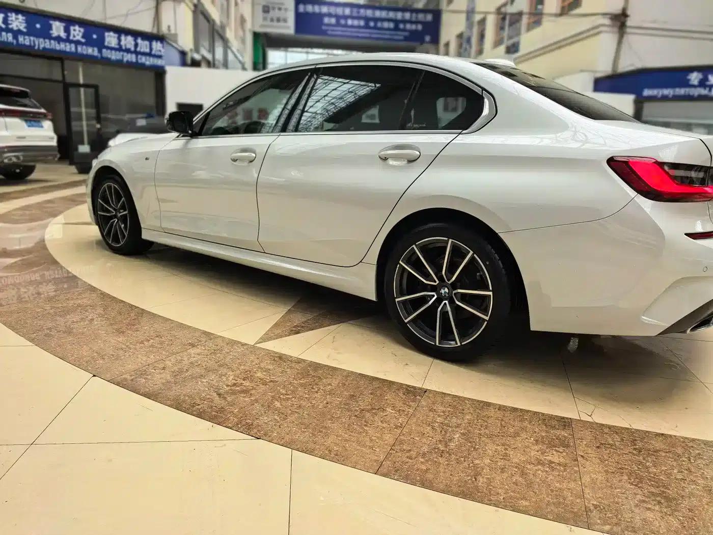 2022 BMW 3 Series 320Li M Sport Package — миниатюра 5