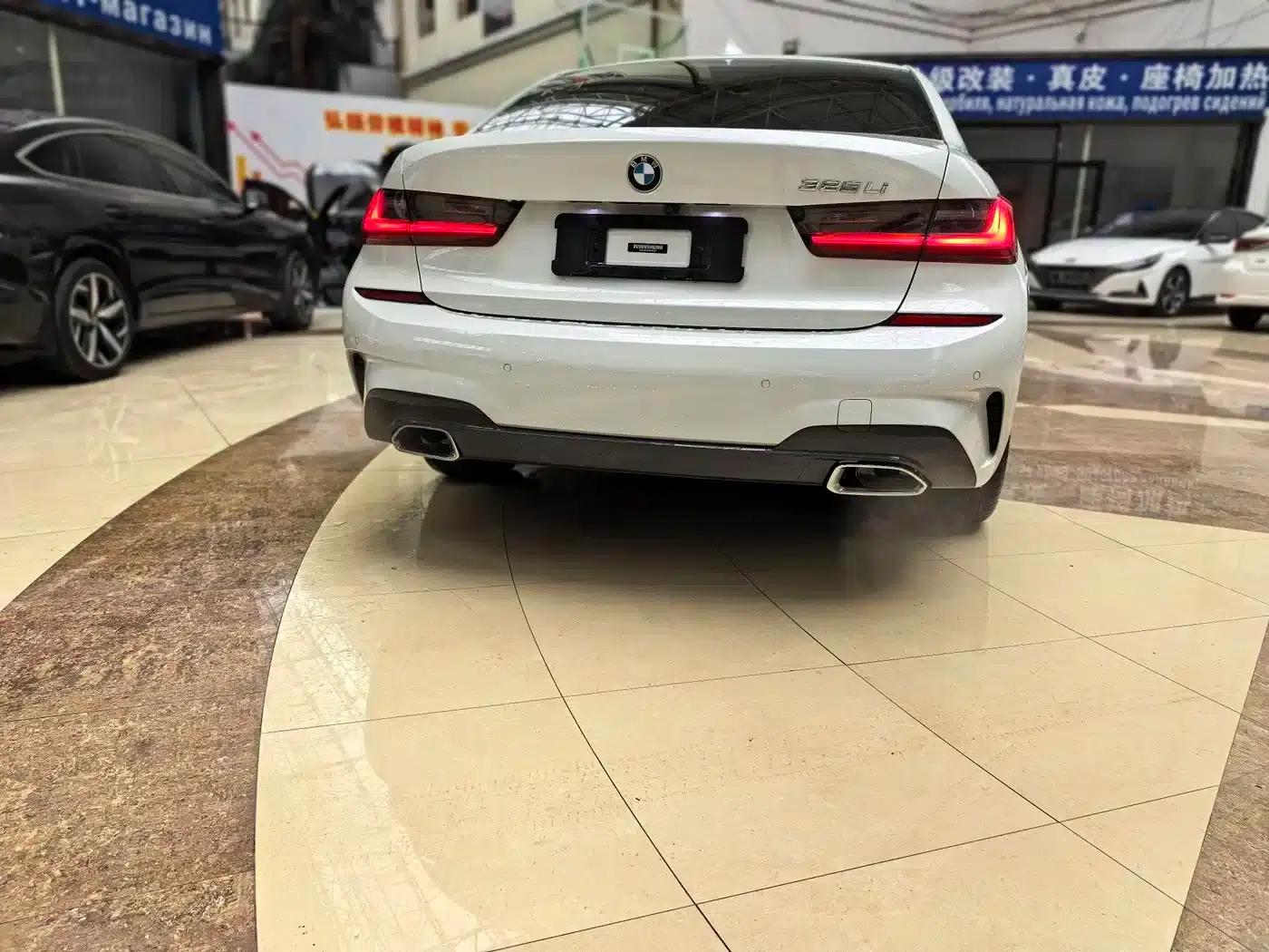 2022 BMW 3 Series 320Li M Sport Package — миниатюра 6