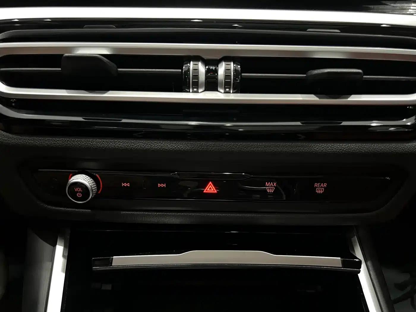 2023 BMW 3 Series 320Li M Sport Package — миниатюра 17