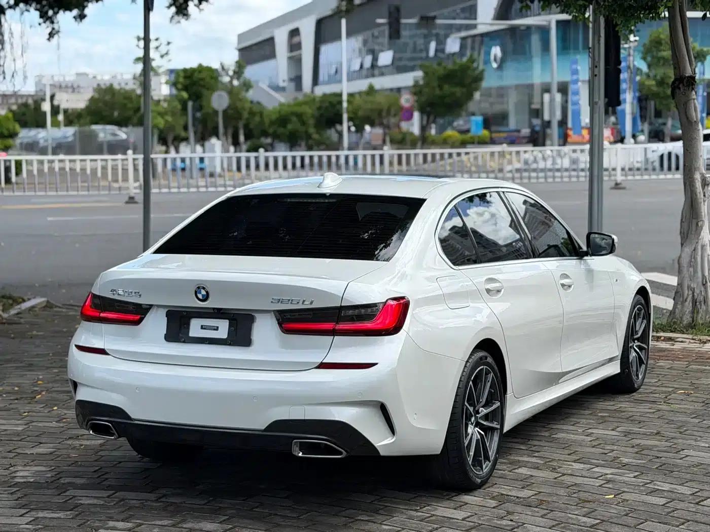 2020 BMW 3 Series 325Li M Sport Package — миниатюра 4