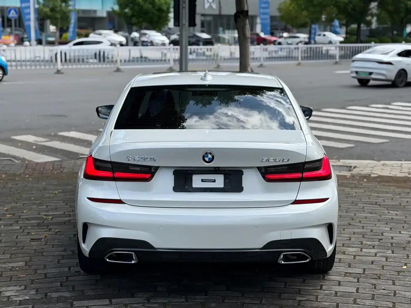 2020 BMW 3 Series 325Li M Sport Package — миниатюра 5