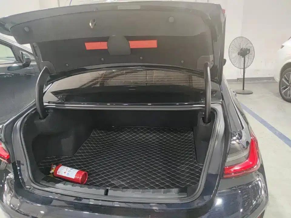 2023 BMW 3 Series 320Li M Sport Package — миниатюра 10