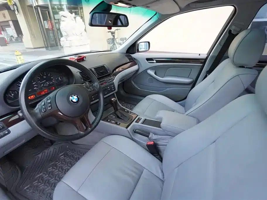 BMW 3 Series 2005 325i Leading Edition — миниатюра 3