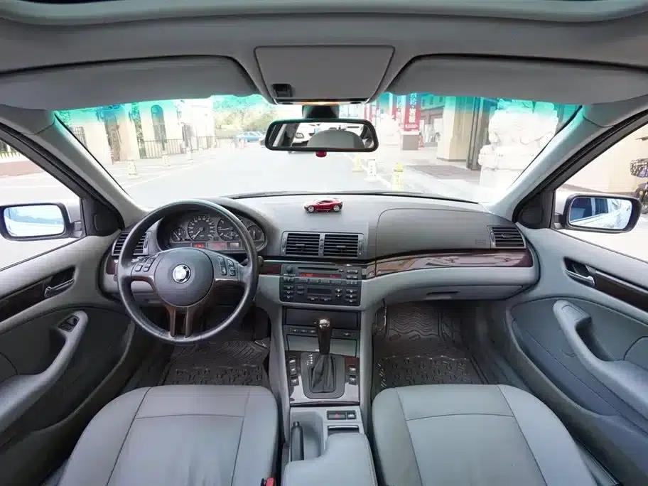 BMW 3 Series 2005 325i Leading Edition — миниатюра 4