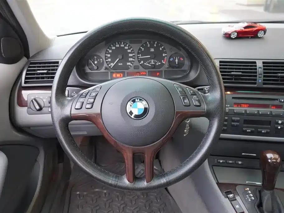 BMW 3 Series 2005 325i Leading Edition — миниатюра 5