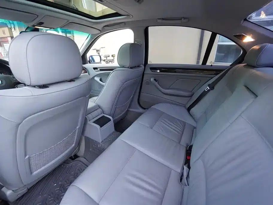 BMW 3 Series 2005 325i Leading Edition — миниатюра 9