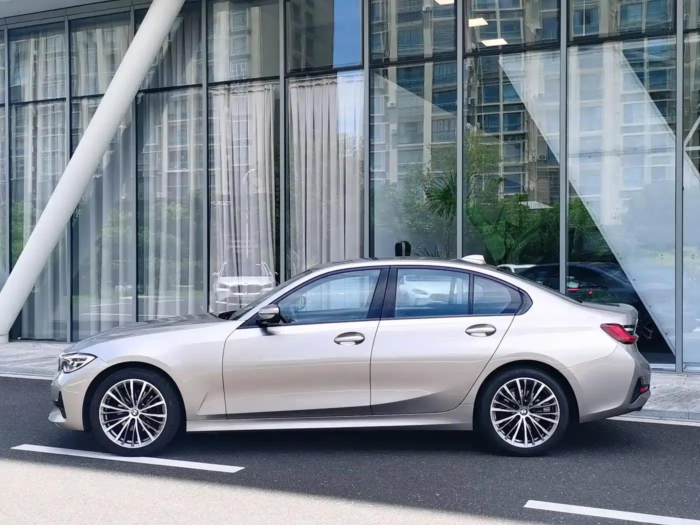 2022 BMW 3 Series 320i Sport Package — миниатюра 3