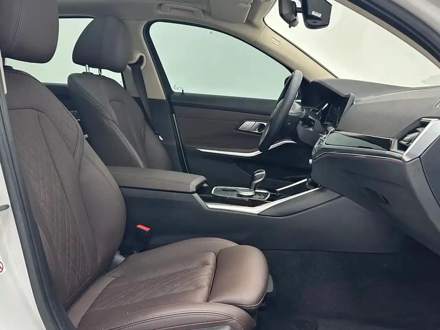 2022 BMW 3 Series 320Li M Sport Package — миниатюра 9