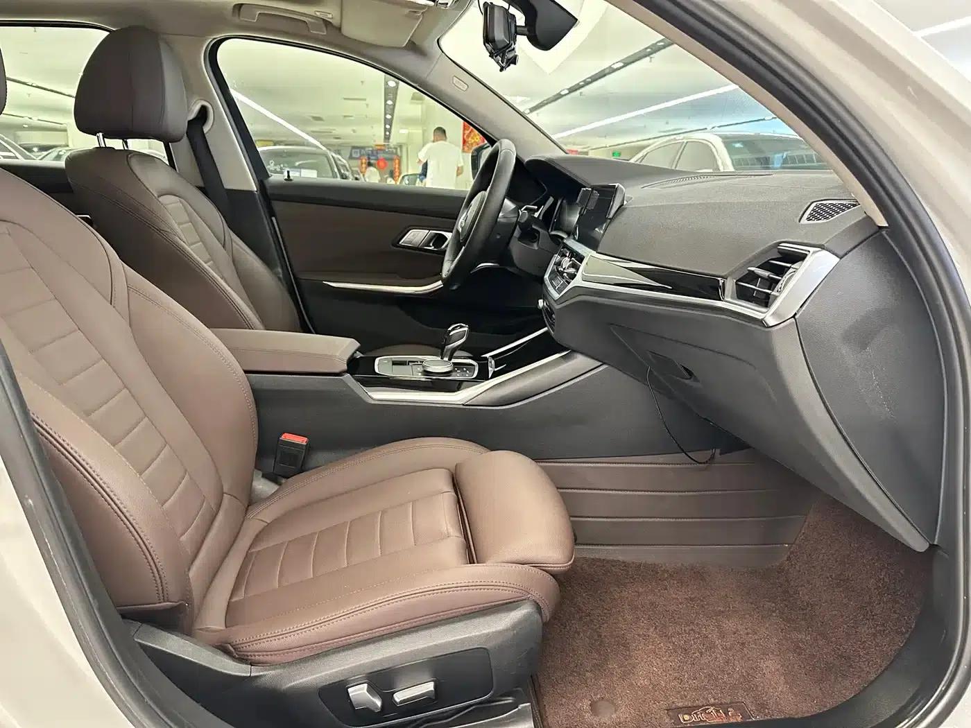 2020 BMW 3 Series 320Li M Sport Package — миниатюра 12