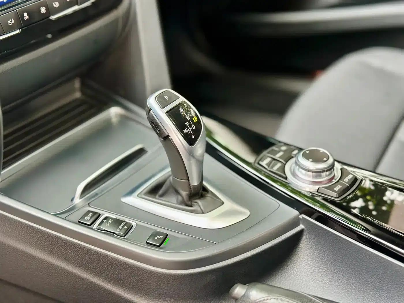 2017 BMW 3 Series 320Li M Sport — миниатюра 19