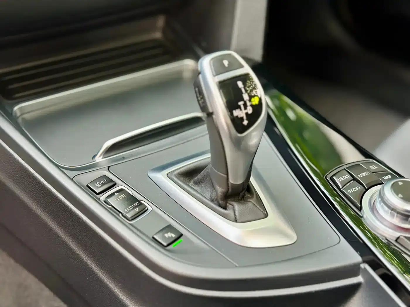 2017 BMW 3 Series 320Li M Sport — миниатюра 21