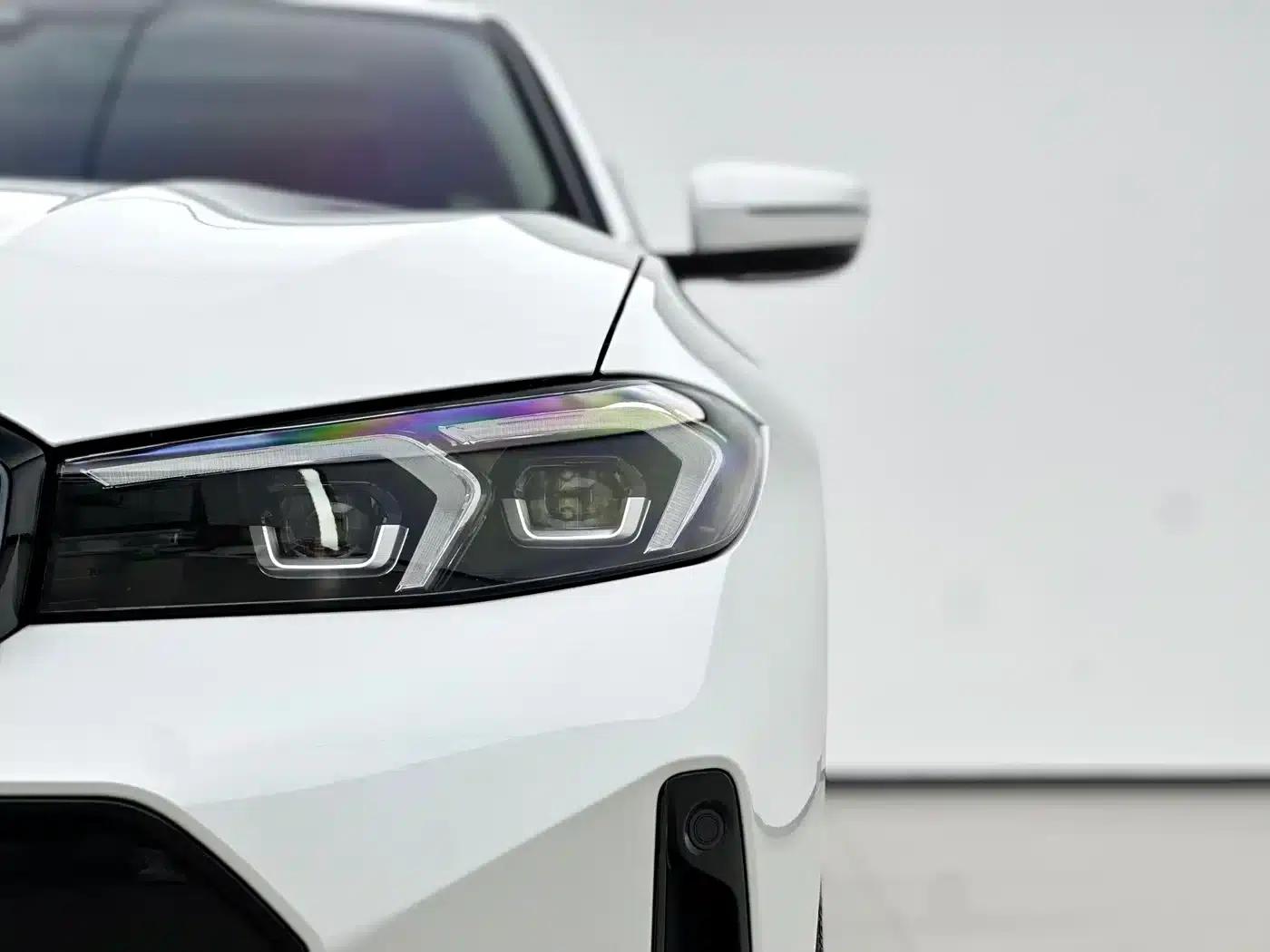 2025 BMW 3 Series 325Li M Sport Package — миниатюра 11