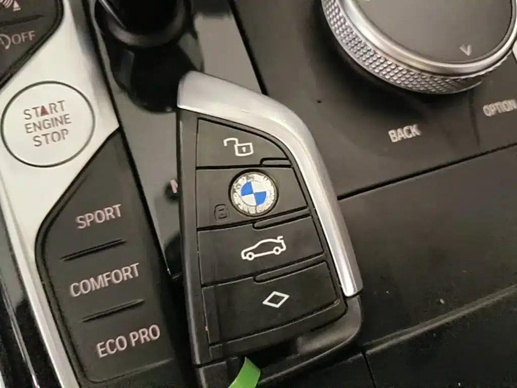 2021 BMW 3 Series 320Li M Sport Package — миниатюра 15