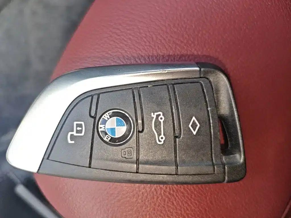 2022 BMW 3 Series 325i M Sport Shadow Edition — миниатюра 9