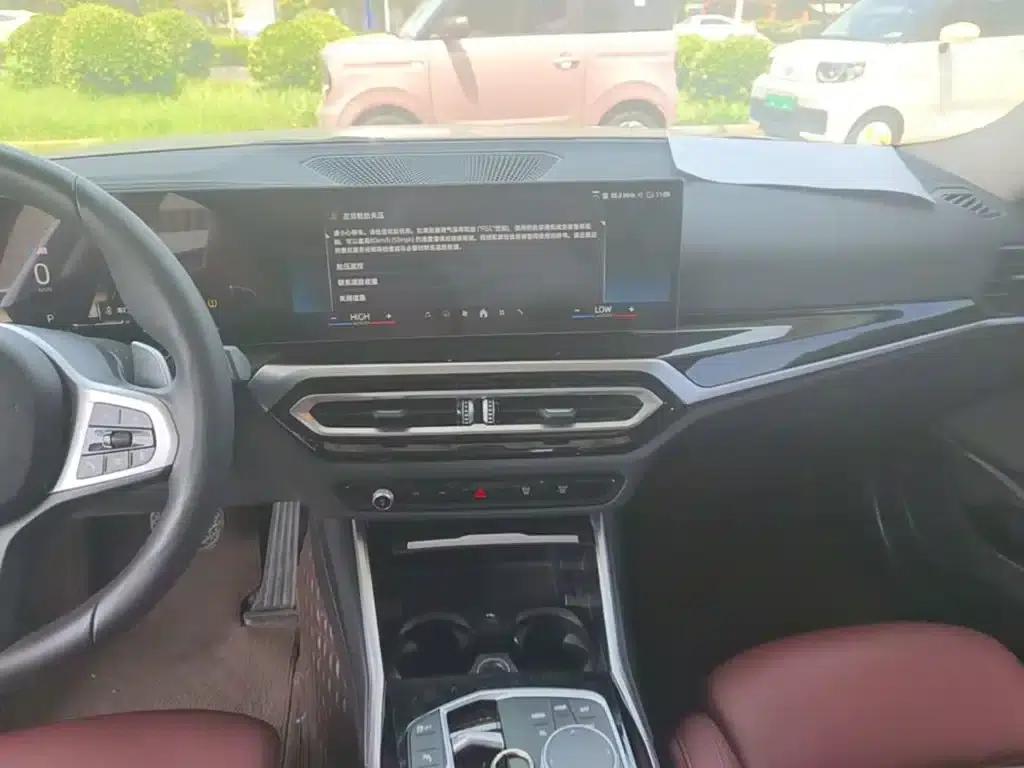 2024 BMW 3 Series 320Li M Sport Package — миниатюра 9