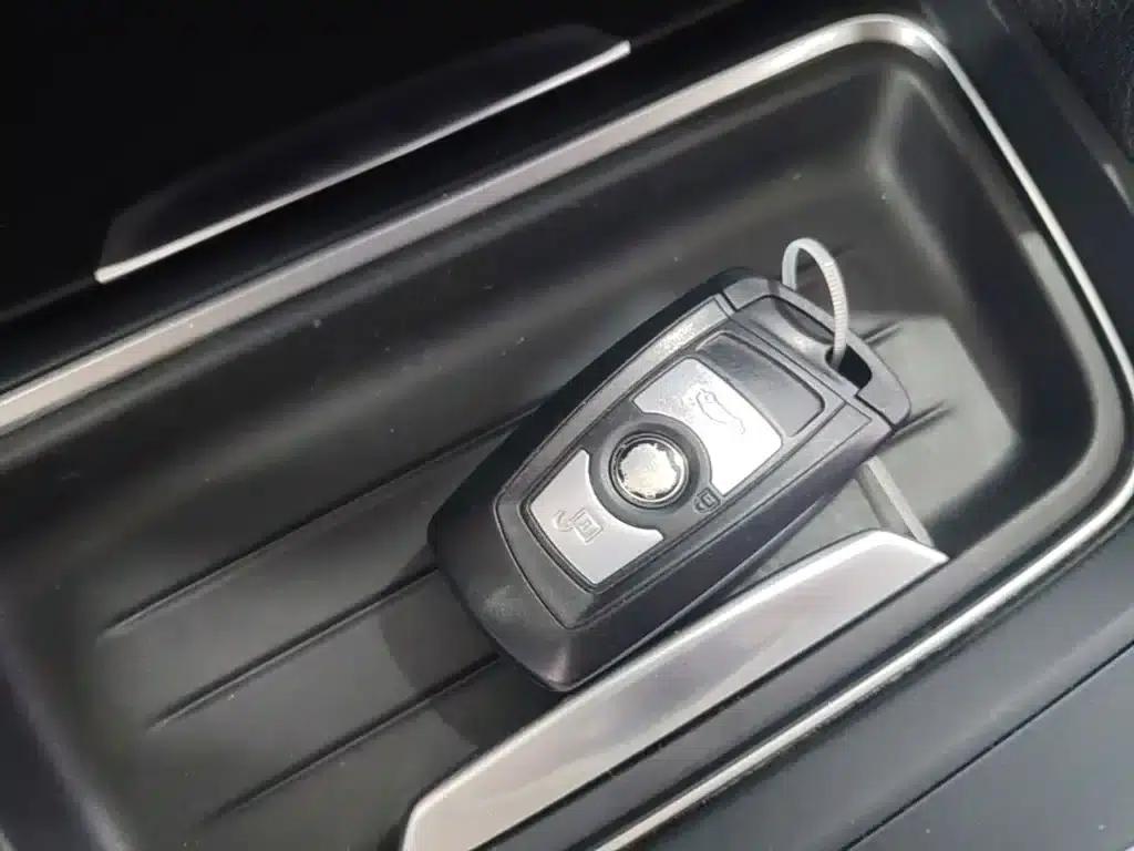 BMW 3 Series 2015 320Li Super Enjoyment Edition Fashion Model — миниатюра 9