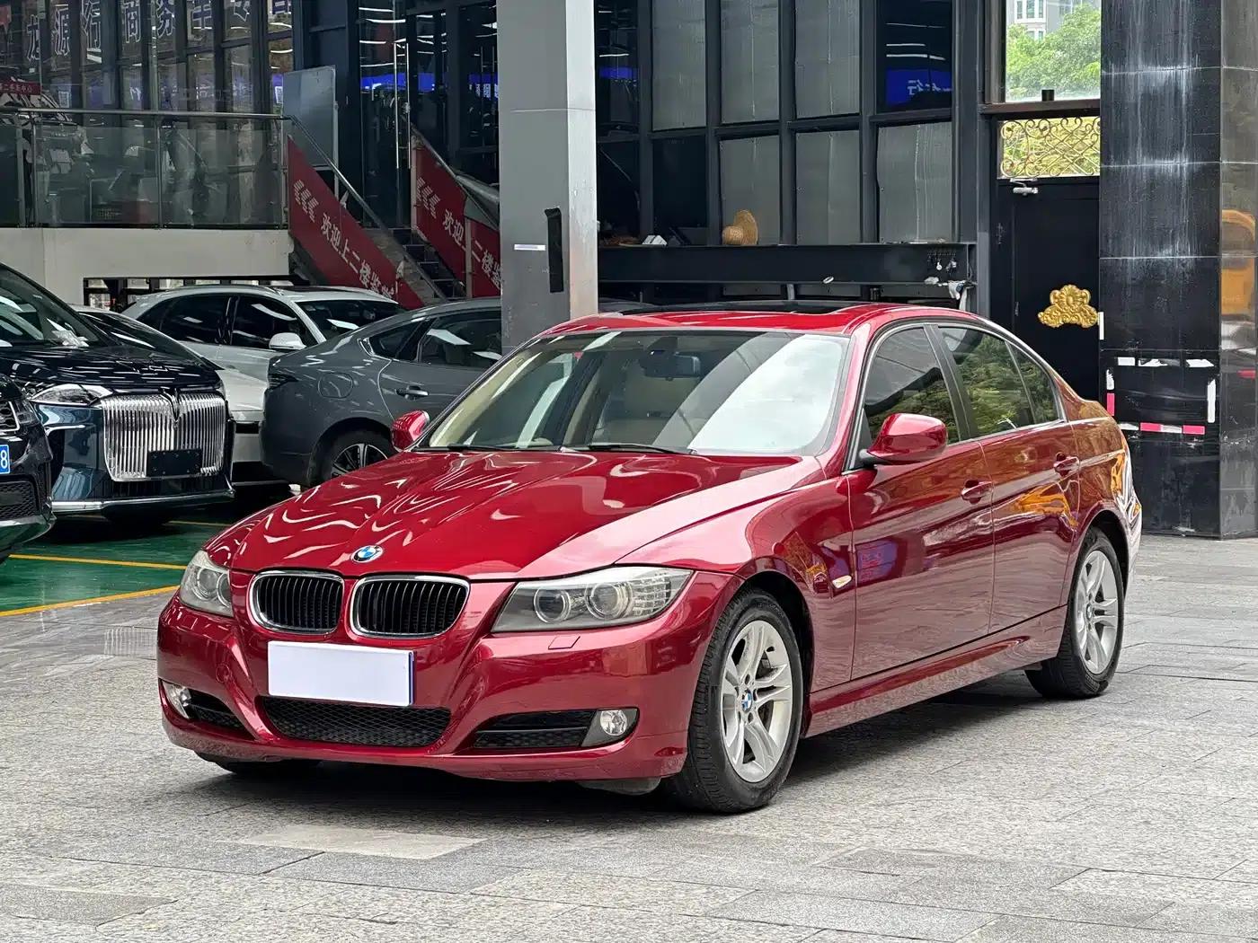 BMW 3 Series (Imported) 2012 318i Leading Edition — миниатюра 1