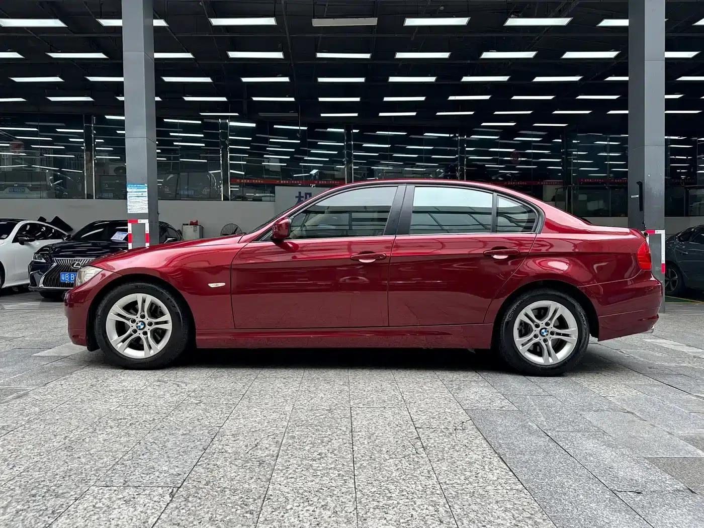 BMW 3 Series (Imported) 2012 318i Leading Edition — миниатюра 16