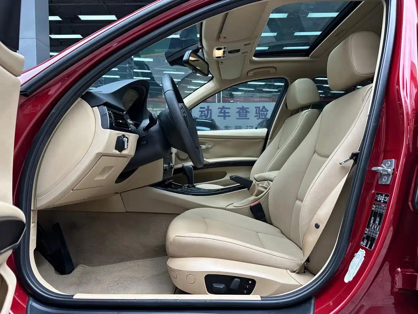 BMW 3 Series (Imported) 2012 318i Leading Edition — миниатюра 4