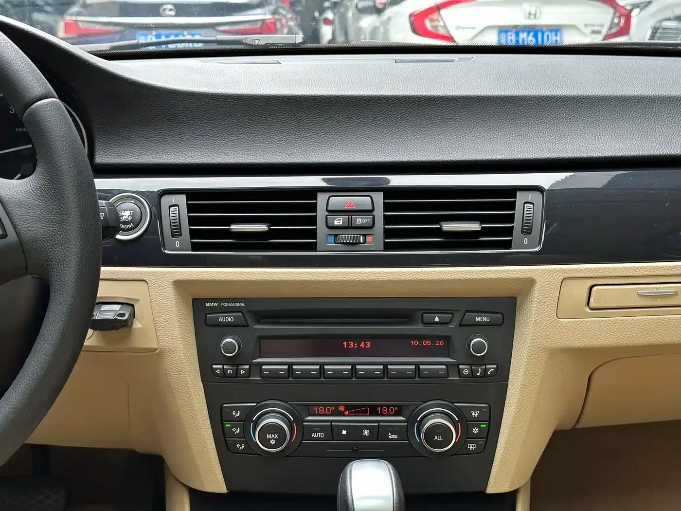BMW 3 Series (Imported) 2012 318i Leading Edition — миниатюра 6