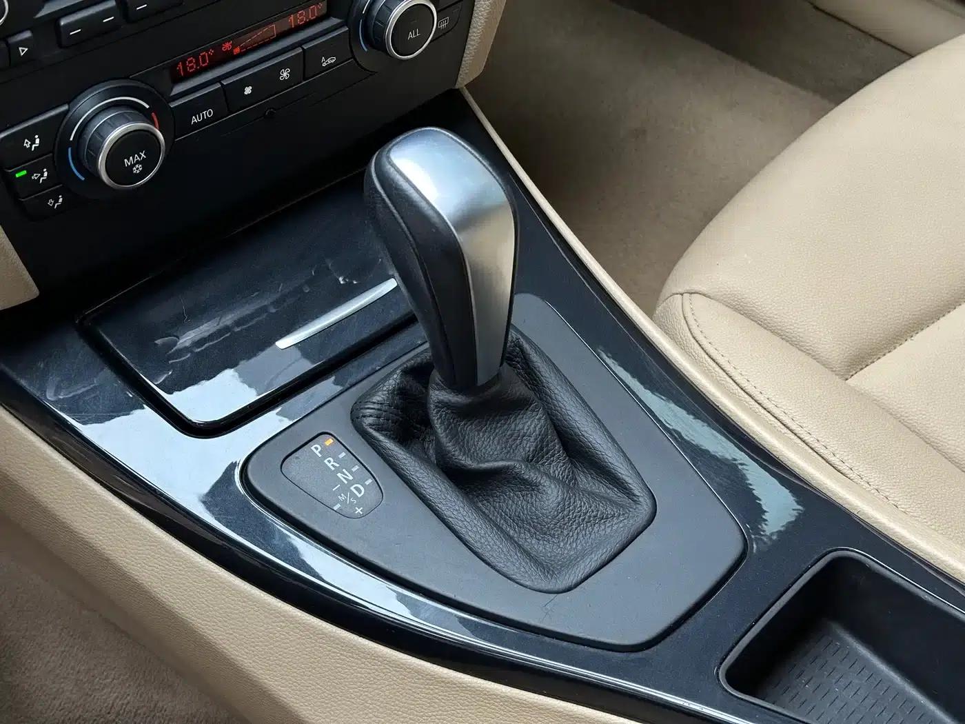 BMW 3 Series (Imported) 2012 318i Leading Edition — миниатюра 7