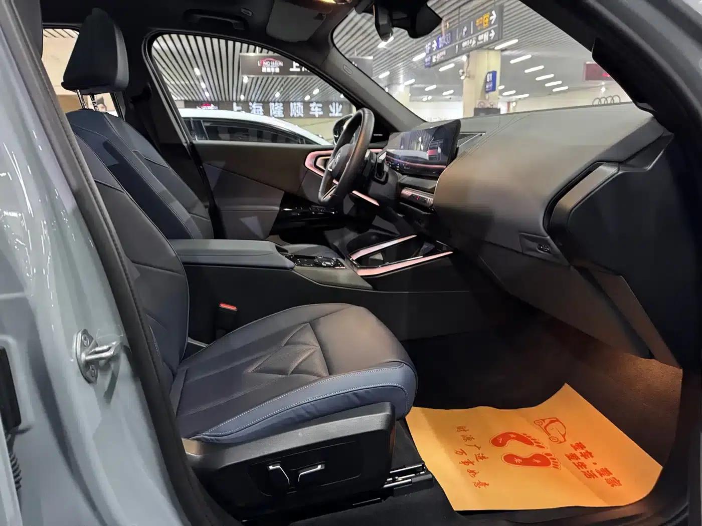 BMW X3 2025 xDrive30L Luxury M Sport Package — миниатюра 12
