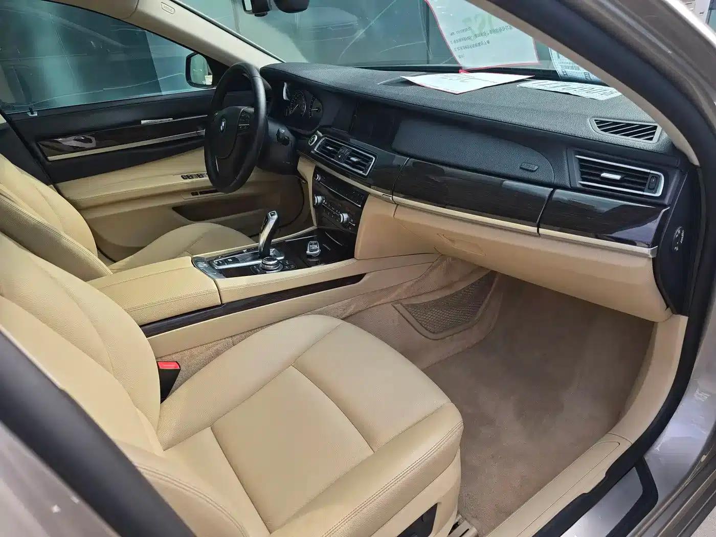 BMW 7 Series 2009 740Li Leading Edition — миниатюра 14