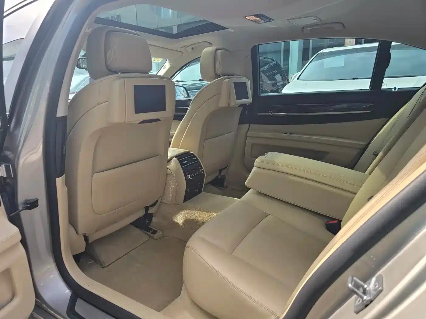 BMW 7 Series 2009 740Li Leading Edition — миниатюра 9