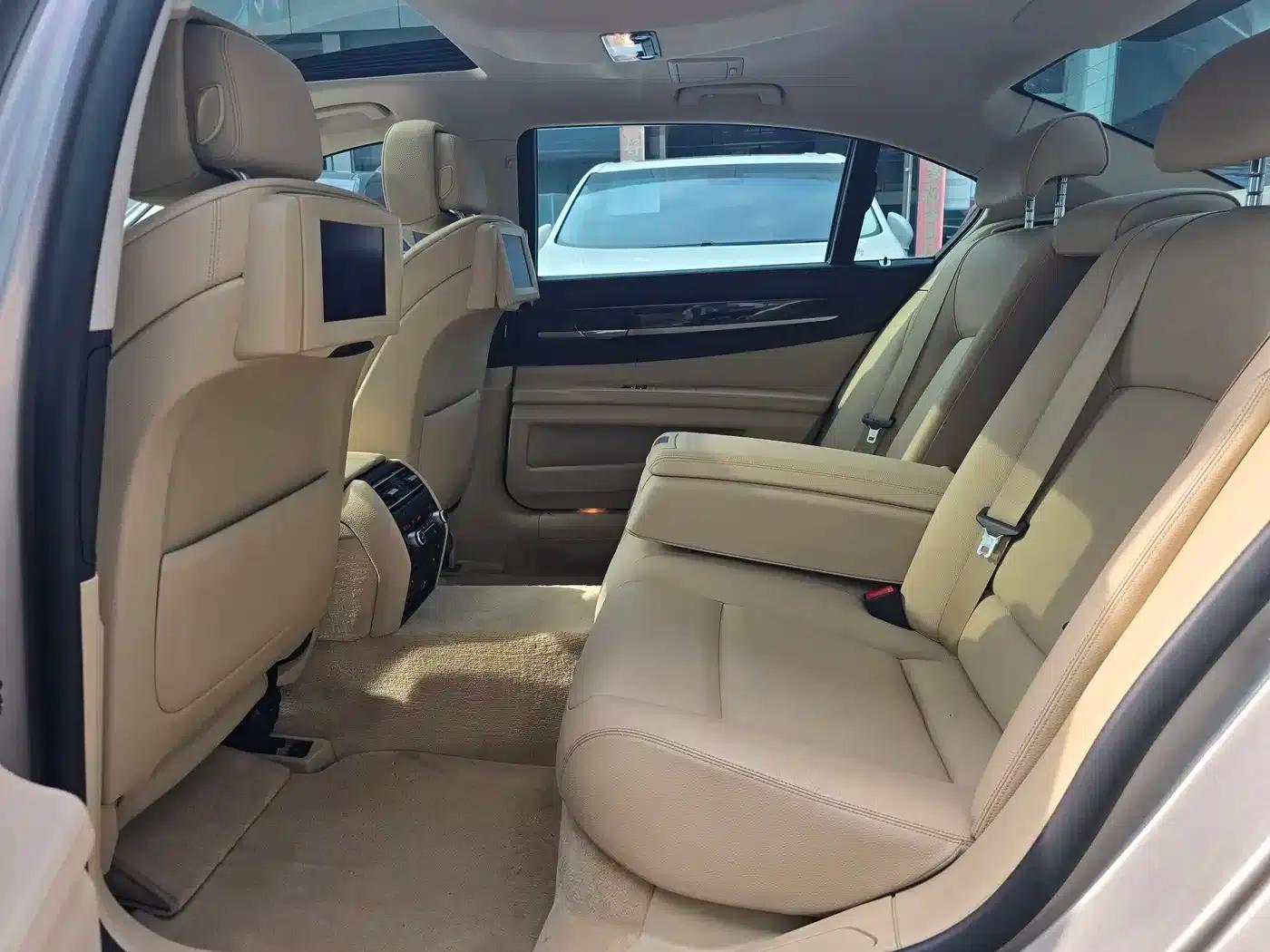 BMW 7 Series 2009 740Li Leading Edition — миниатюра 10