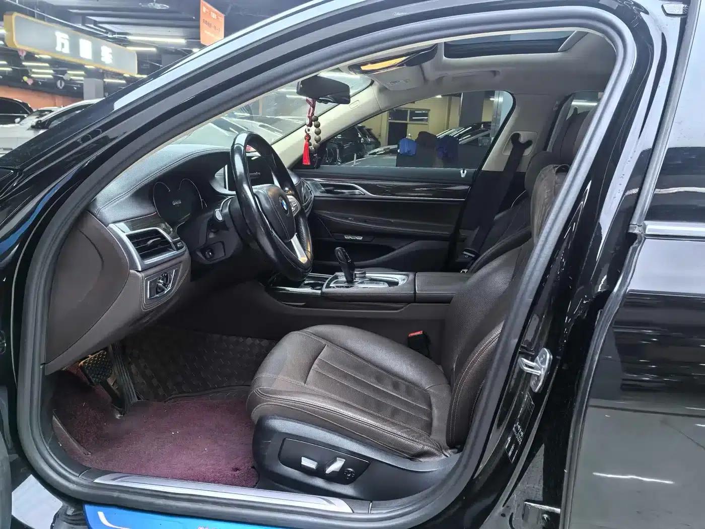 2016 BMW 7 Series 730Li Leading Edition — миниатюра 6