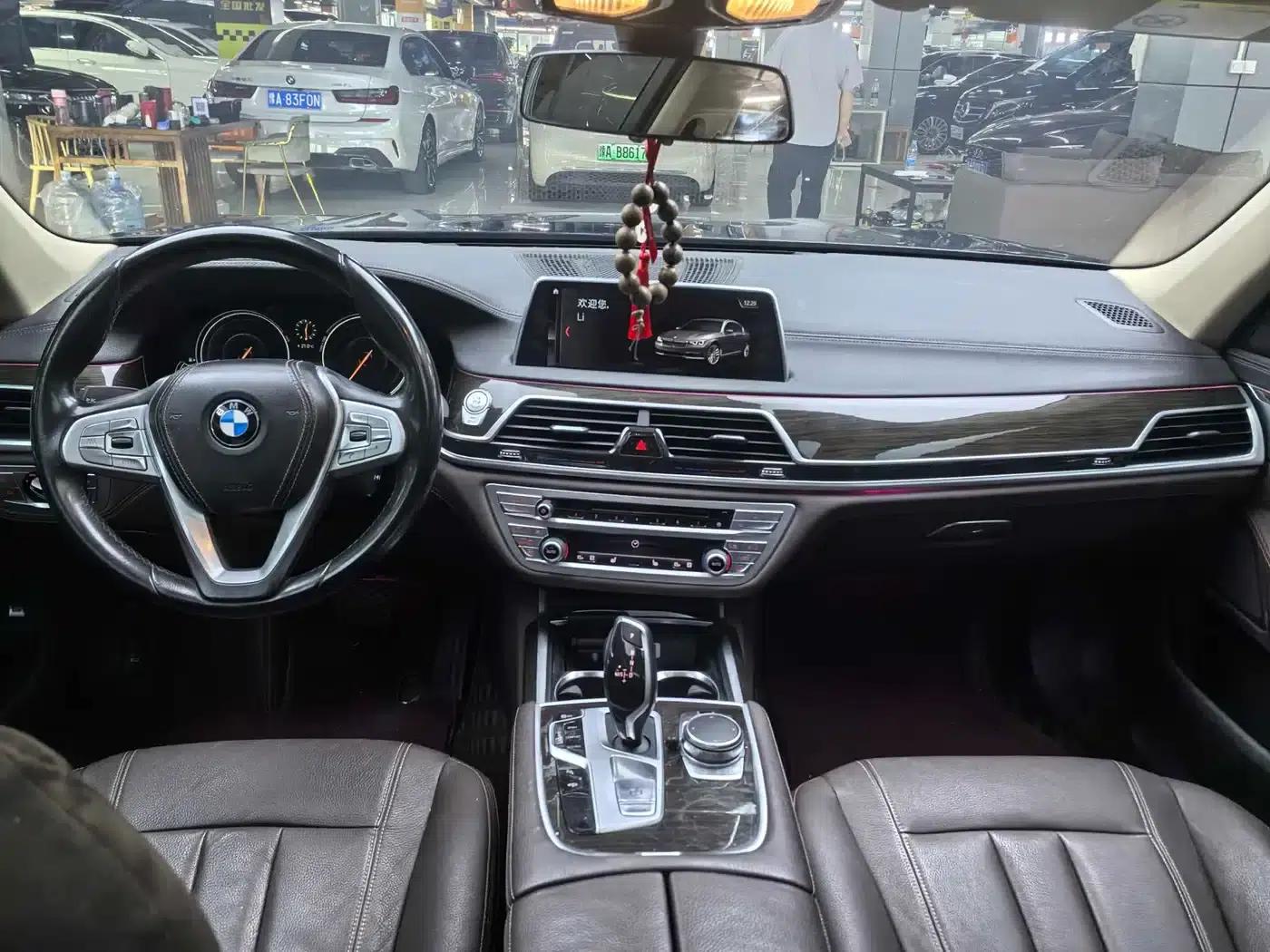 2016 BMW 7 Series 730Li Leading Edition — миниатюра 8