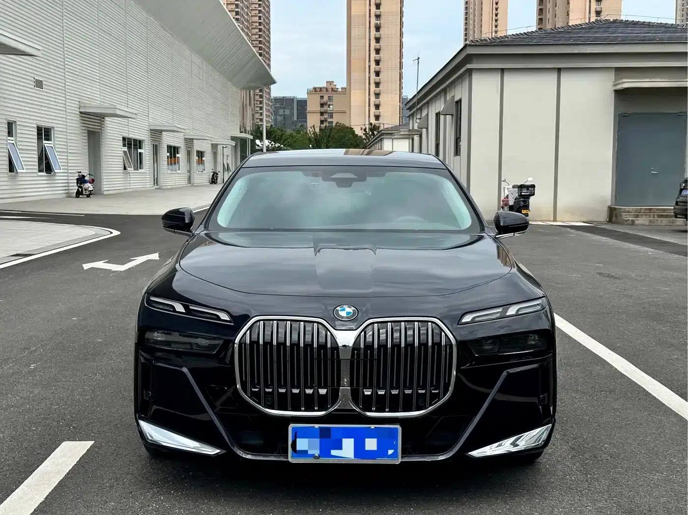2023 BMW 7 Series 735Li M Sport Package — миниатюра 2