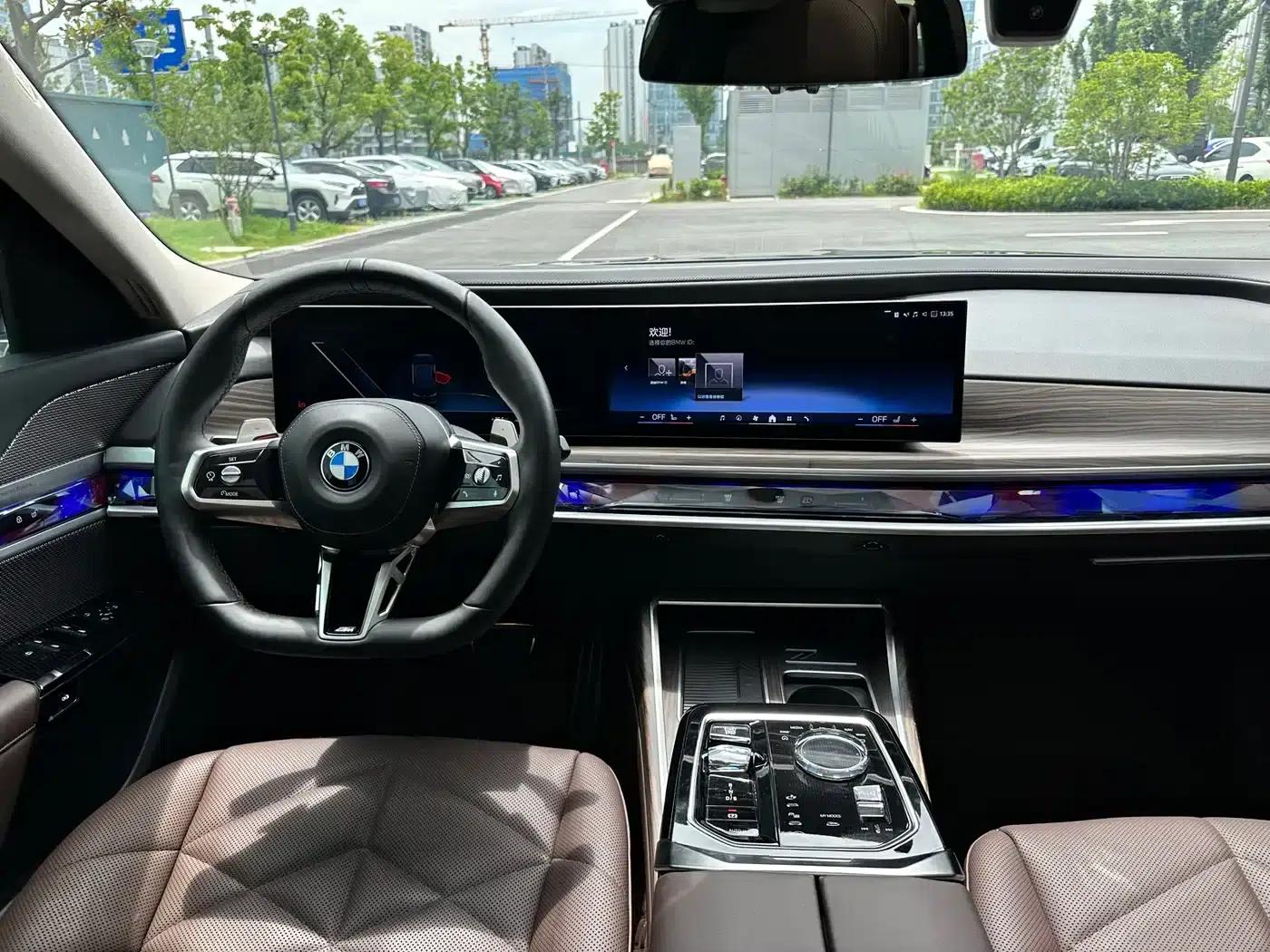 2023 BMW 7 Series 735Li M Sport Package — миниатюра 11