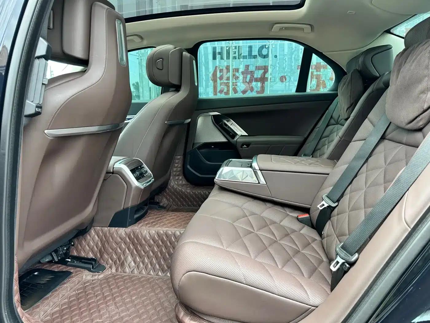2023 BMW 7 Series 735Li M Sport Package — миниатюра 13