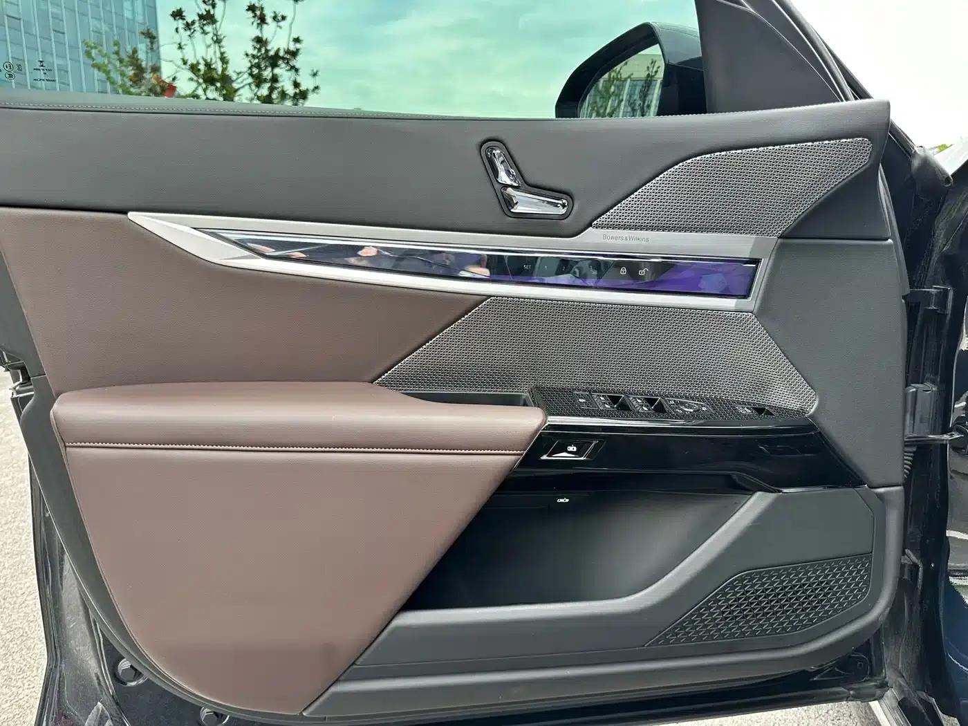 2023 BMW 7 Series 735Li M Sport Package — миниатюра 14