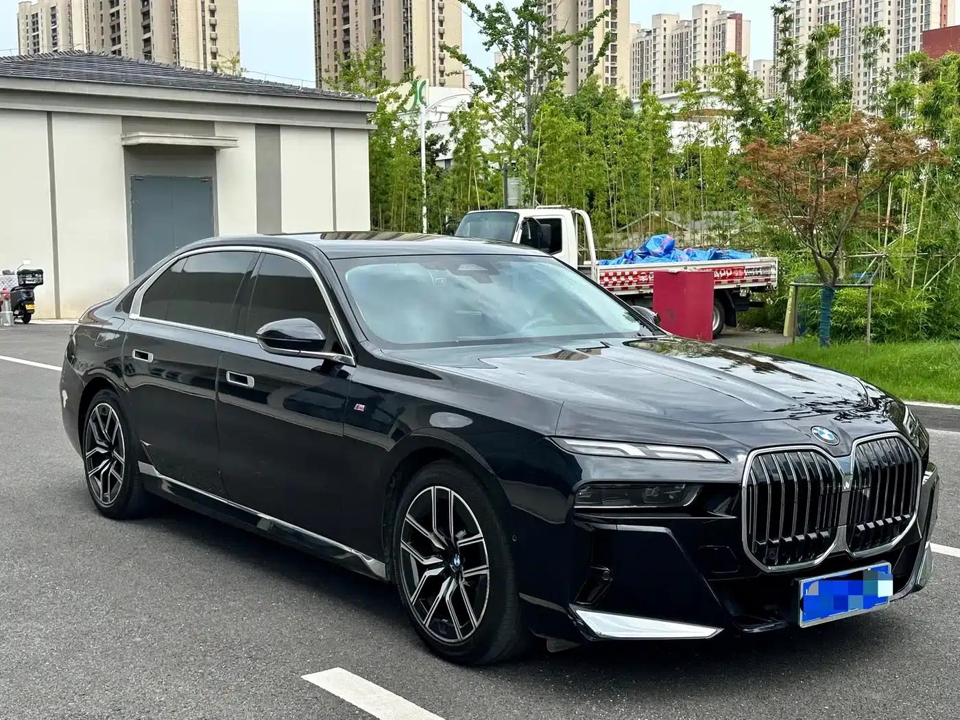 2023 BMW 7 Series 735Li M Sport Package — миниатюра 3